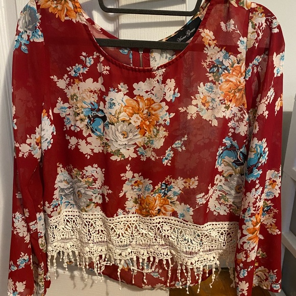 Lizard Thicket red floral shirt - Picture 1 of 3